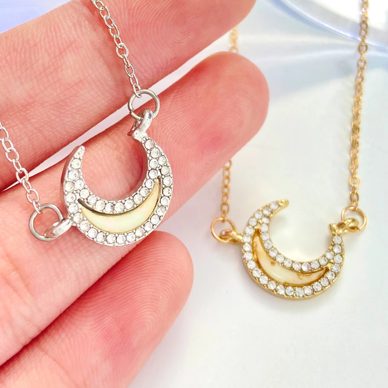 1Pc Exquisite Moon Pendant Necklace for Women Men Elegant Colorful Moon Charm Chain DIY Jewelry Accessories Birthday Party Gift