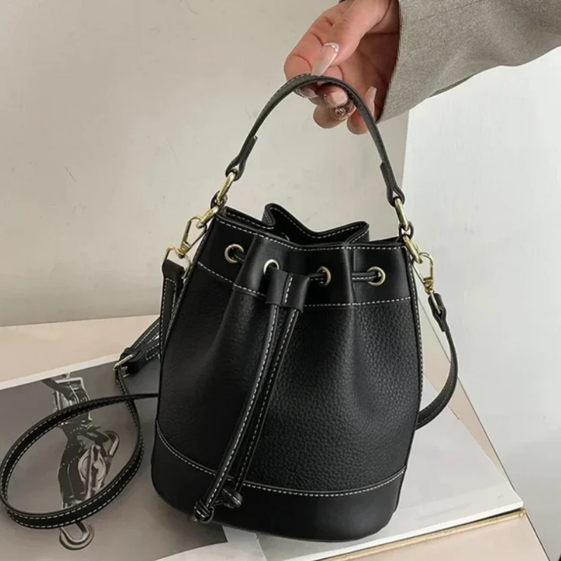 Fashionable Popular Elegant Niche Design Bags for Women 2026 Hot Sale Versatile Crossbody Bags Commuting Hand-held Bucket Bags - view 3