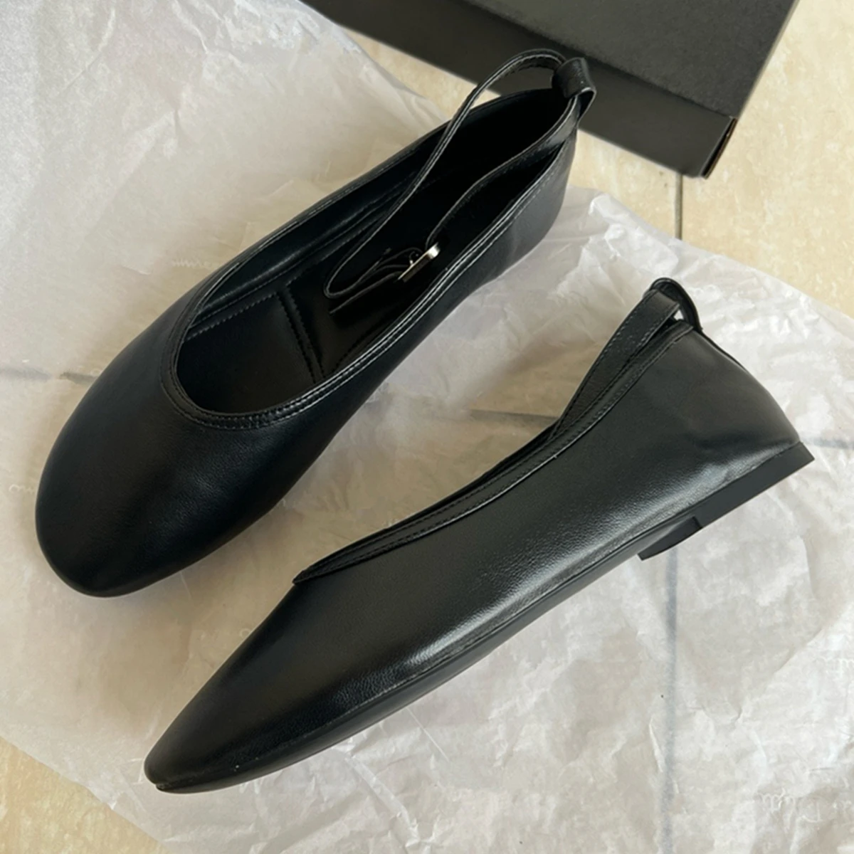 

Withered Minimalist Fashion Ladies Commuting Flat Shoes Genuine Leather Slip-On Loafers Women Shoes French Mary Jane