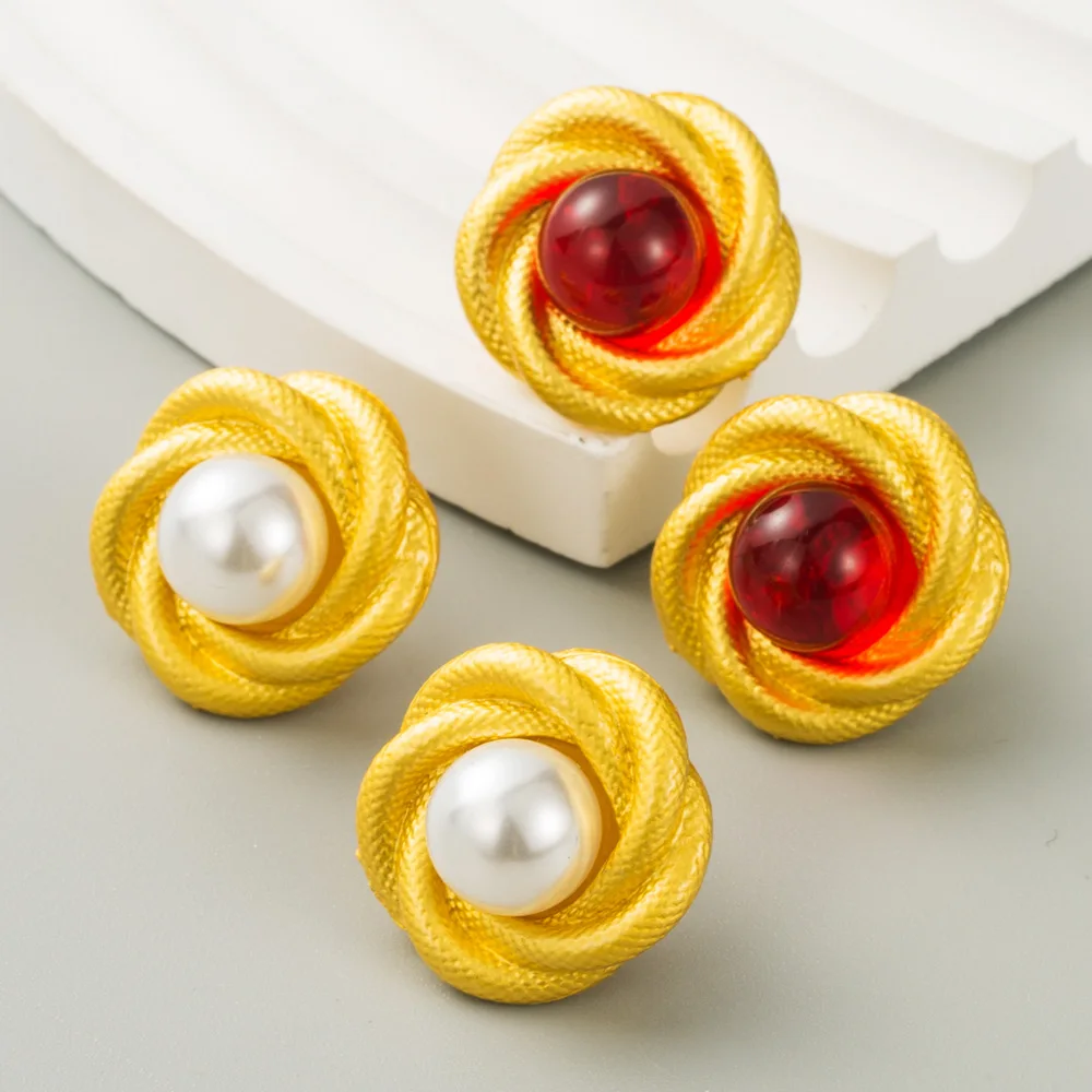 European and American Retro Gold Camellia Sterling Silver Needle Female Palace Inlaid Pearl Resin Graceful Stud Earrings
