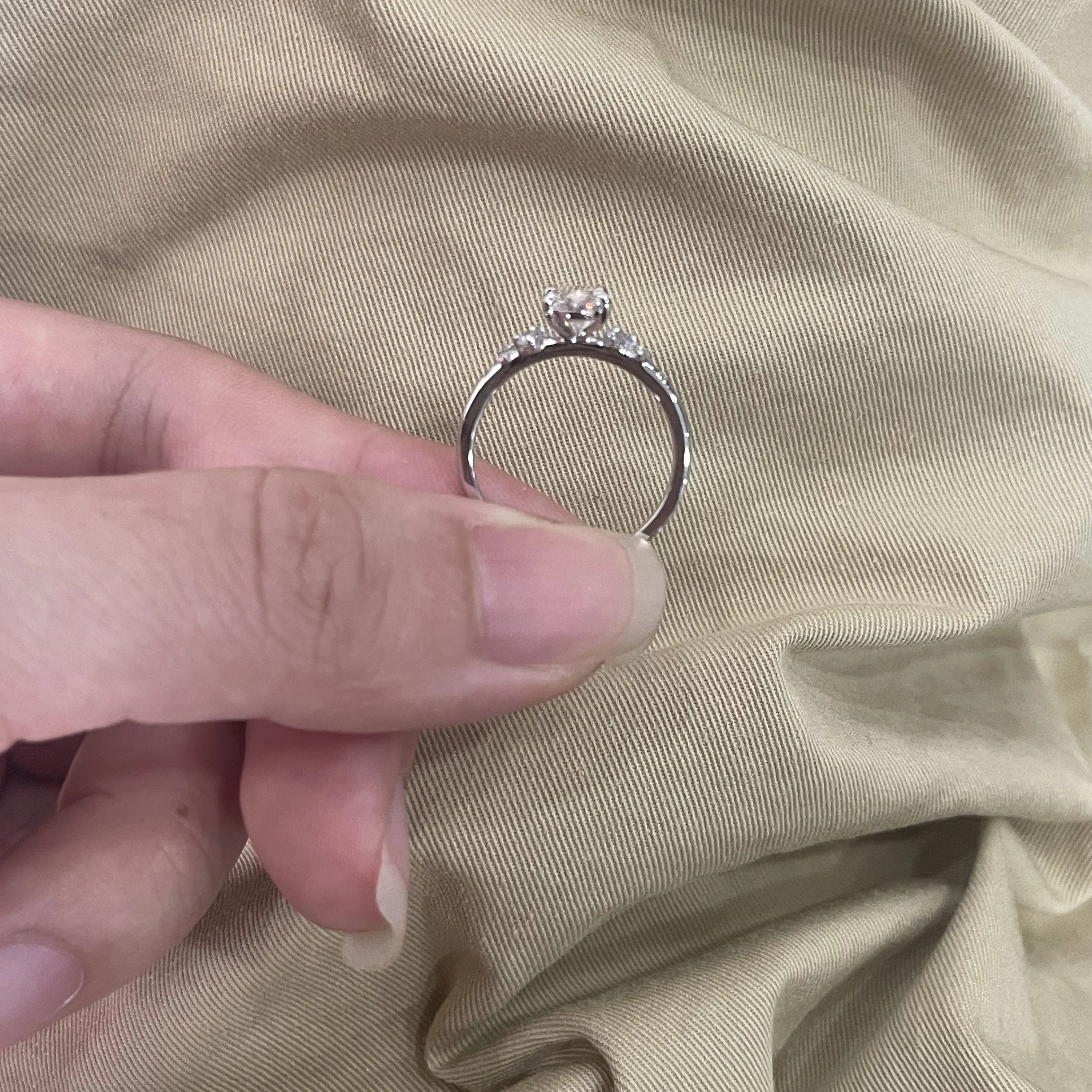 1CT Oval Cut Lab Grown Diamond Ring EF Color VS-VVS Clarity IGI Certified Platinum Band Engagement Ring For Lady