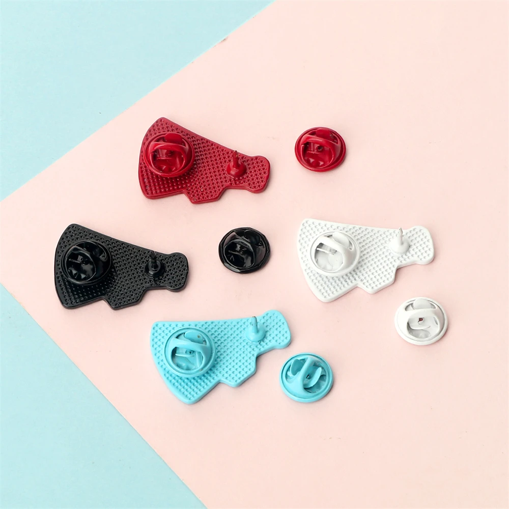 Creative Word CHEER Trumpet Brooches Cheer up Enamel Pins for Athletes Backpack Cloth Lapel Badge Match Gifts Decoration Jewelry