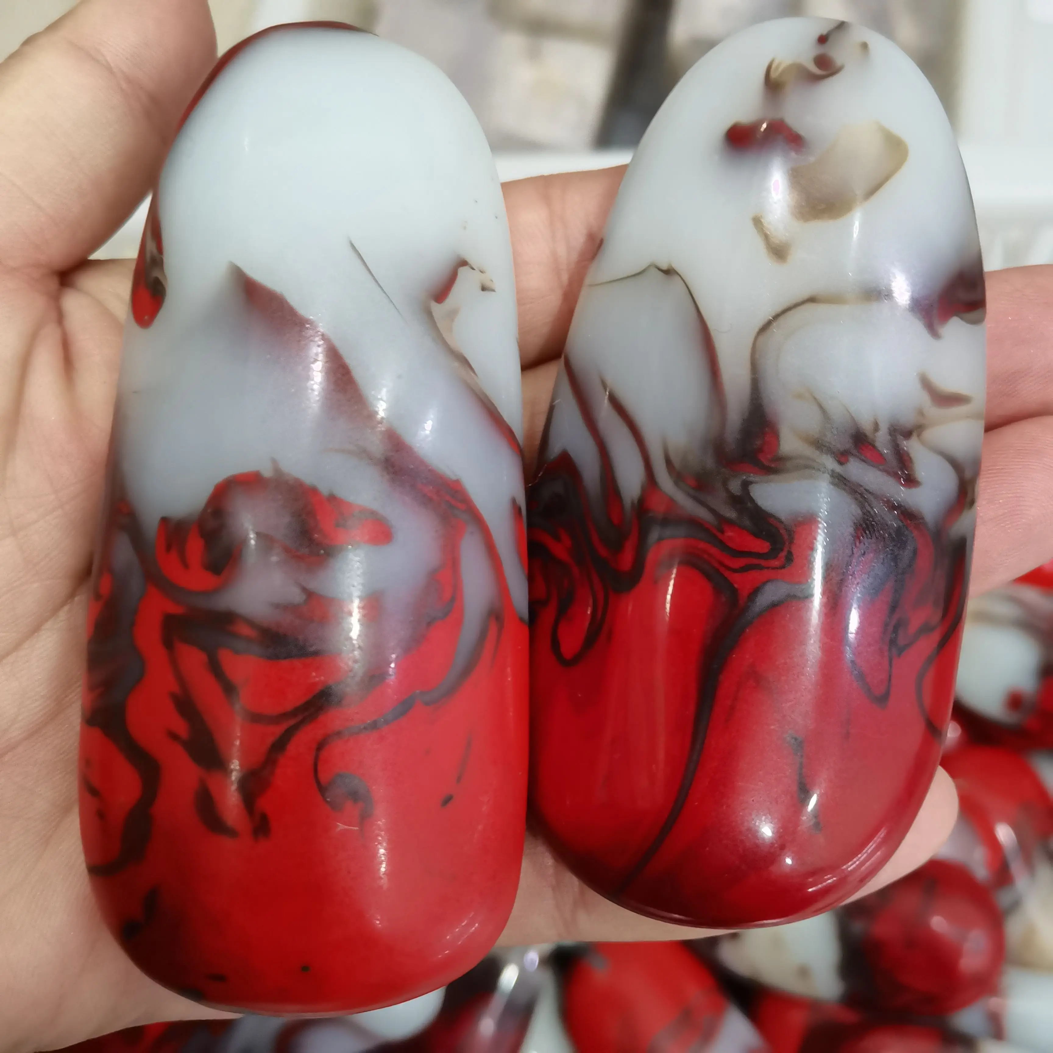 

80-85mm Natural Chicken Blood Stone Palm play Home Spirit Garden Decoration Gift Crystal Stone Healing Meditation 1pcs