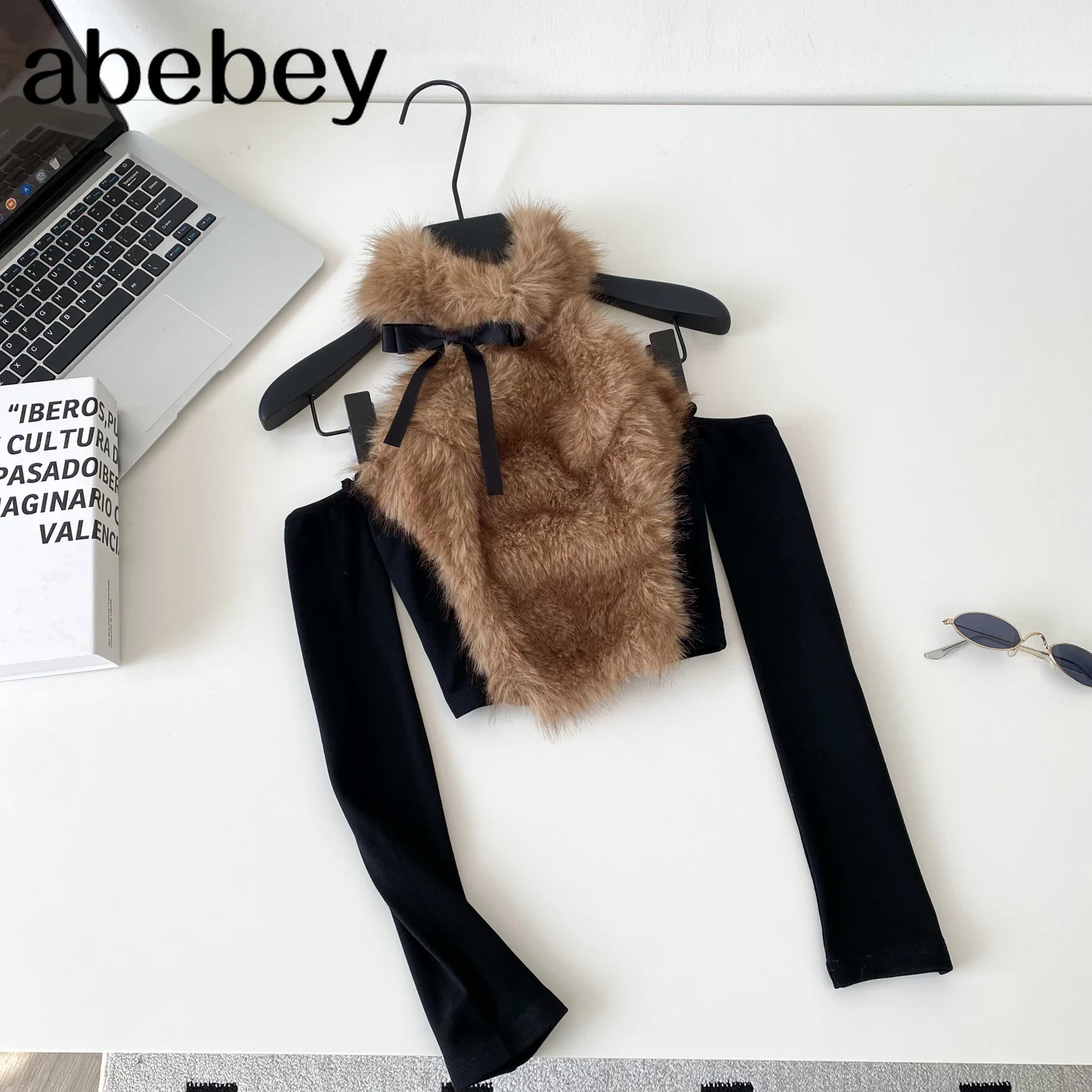 

New Retro Leopard Print Fur Patchwork Off Shoulder T-shirt for Women Bow Contrasting Color Slim Spicy Girl Long Sleeved Top