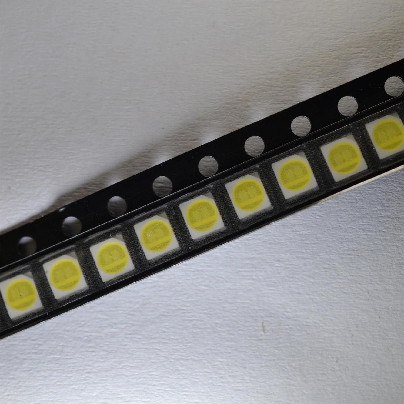 200PCS Light source TV backlight LED light bead 1210 3528 2835 6V 150MA 1W 150LM Cool white