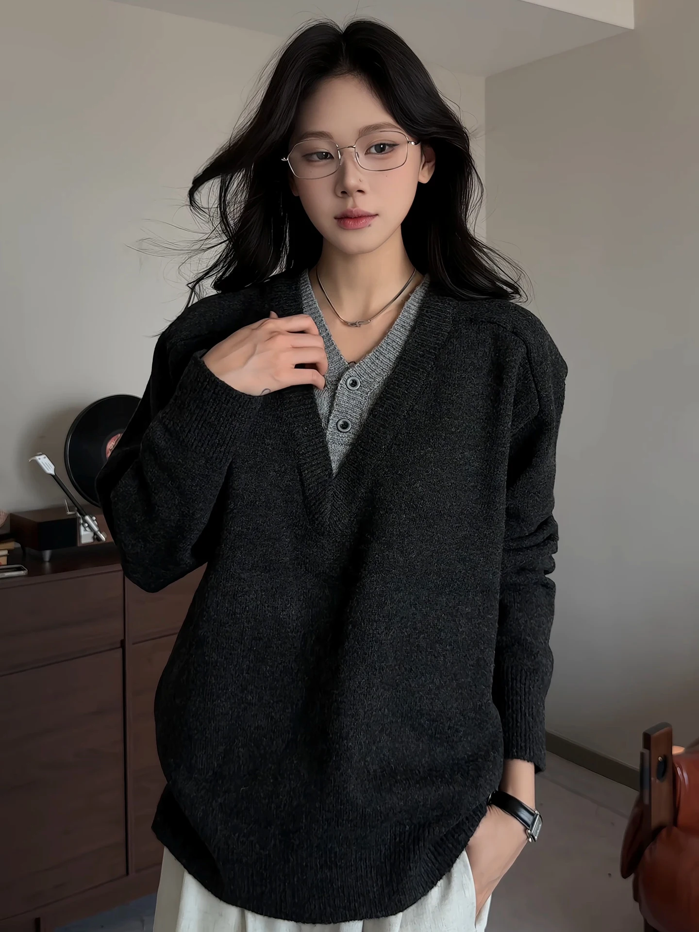 

Мужской вязаный шерстяной свитер в американском ретро-стиле, темно-серый, осенне-зимний, свободного кроя, с длинным рукавом, на пуговицах