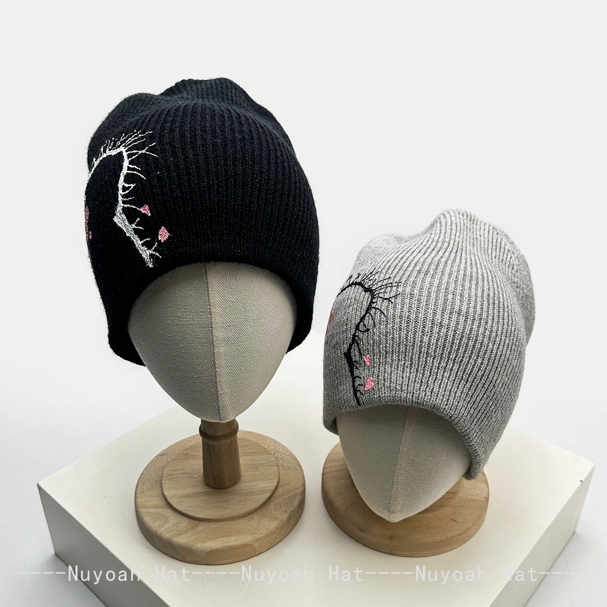 Korean Style Women's Hand-drawn Flower Cat Knitted Beanie Warm Cartoon Versatile Cute Color Block Outdoor Retro Fashion Hat