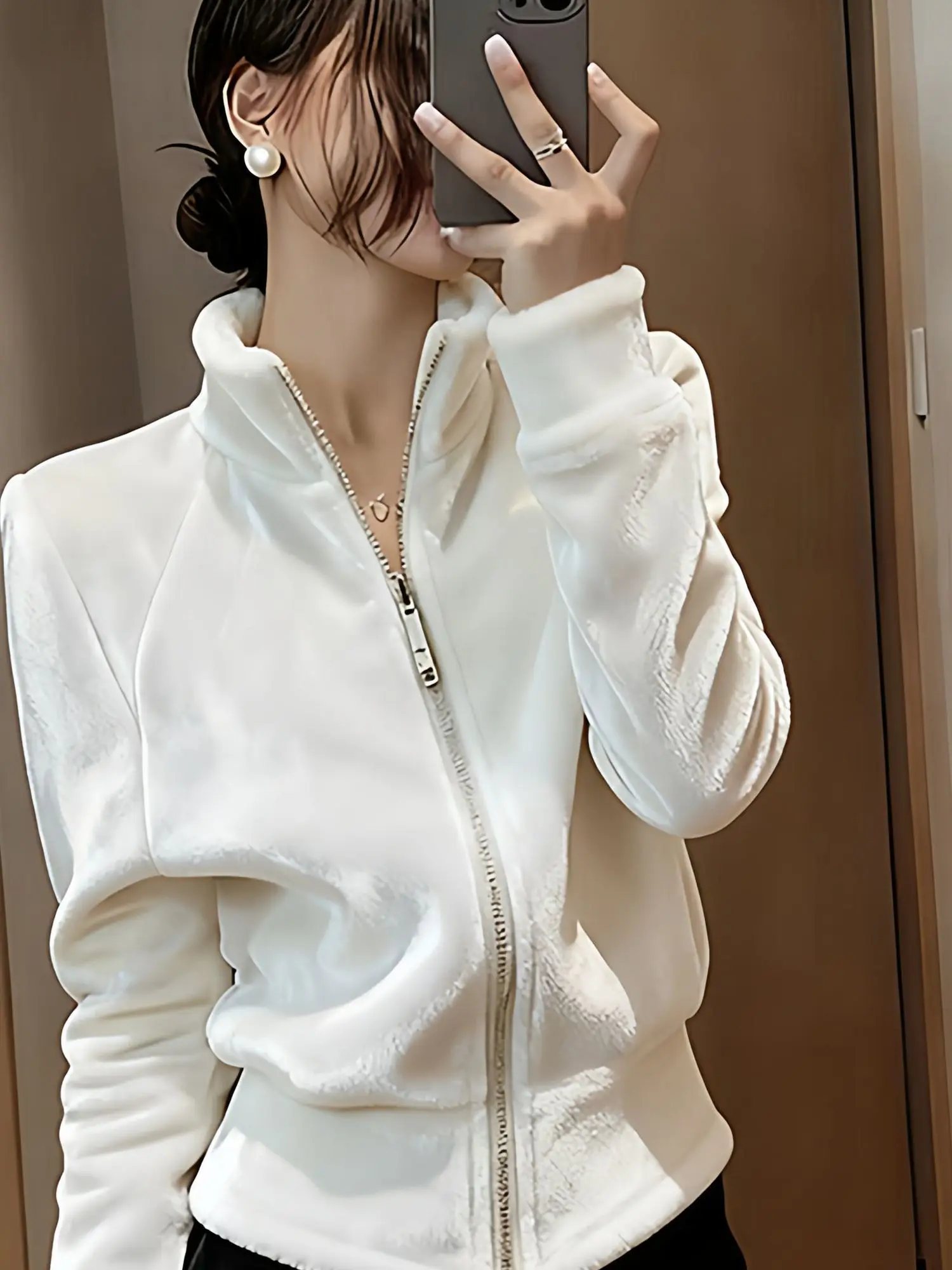 Elegant Velvet Jacket Women's Long Sleeve Autumn Winter Fashionable High-End Feel Small Size Commute Style Standard Fit Outer...