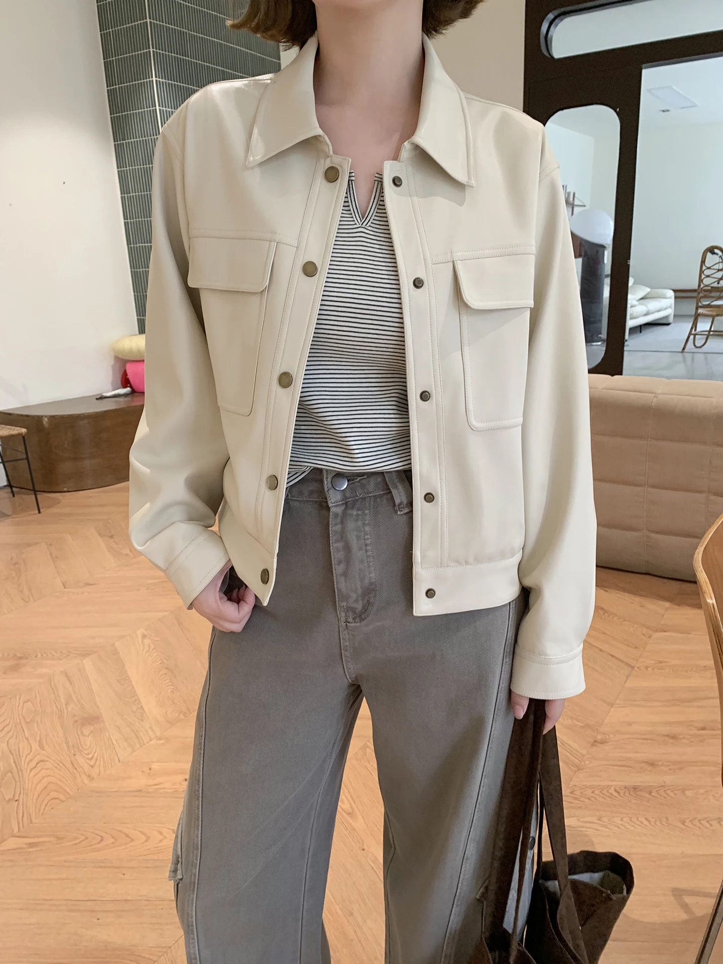

Xuanxuan Short Flip-Collar Leather Jacket Women's Casual Double Pocket Slim Fit Outerwear Fashion Spring Long Sleeve Button
