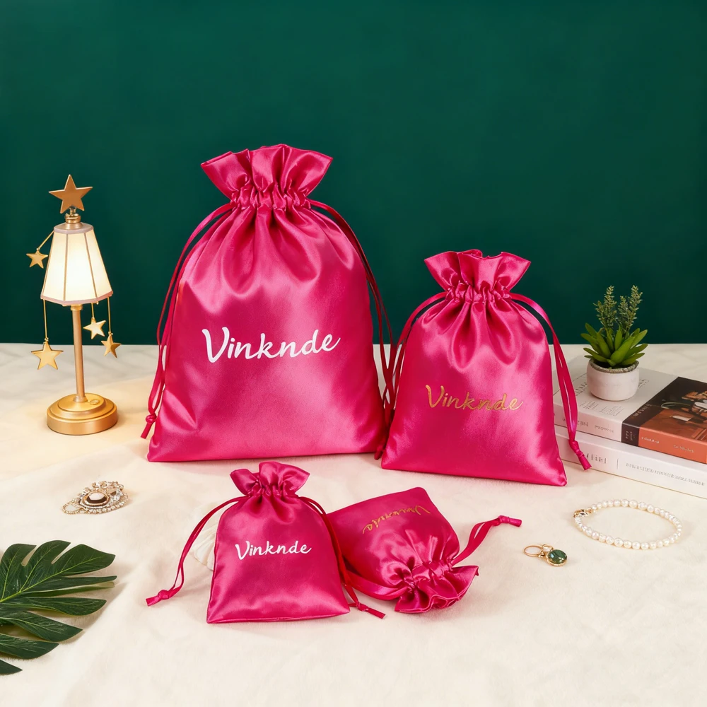 

50 шт./лот, атласные шелковые сумки на шнурке, сумки с индивидуальным логотипом, серьги, кольца, упаковка для ювелирных изделий, сумки для хранения свадебных подарков