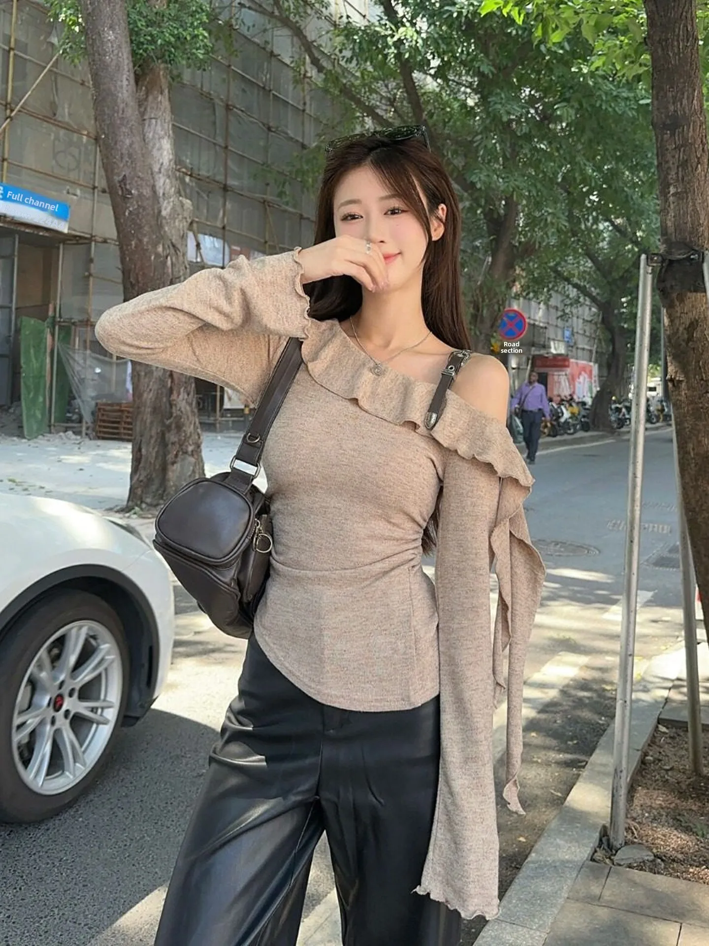 

Slim Fit Long Sve Knitted T-irt Women's Spring ort Sle Irregular oulder Bared Base irt Pleated Base Layer Top