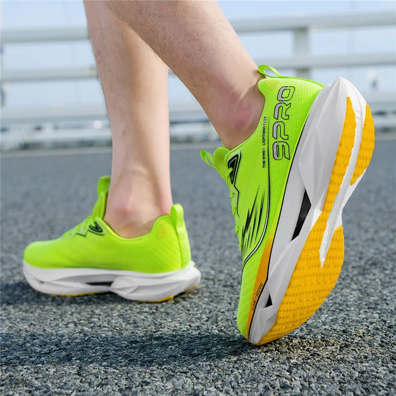 

New New Fashion Men Outdoor Sports Shoes are lightweight rebound non slip and versatile daily hiking and jogging shoes