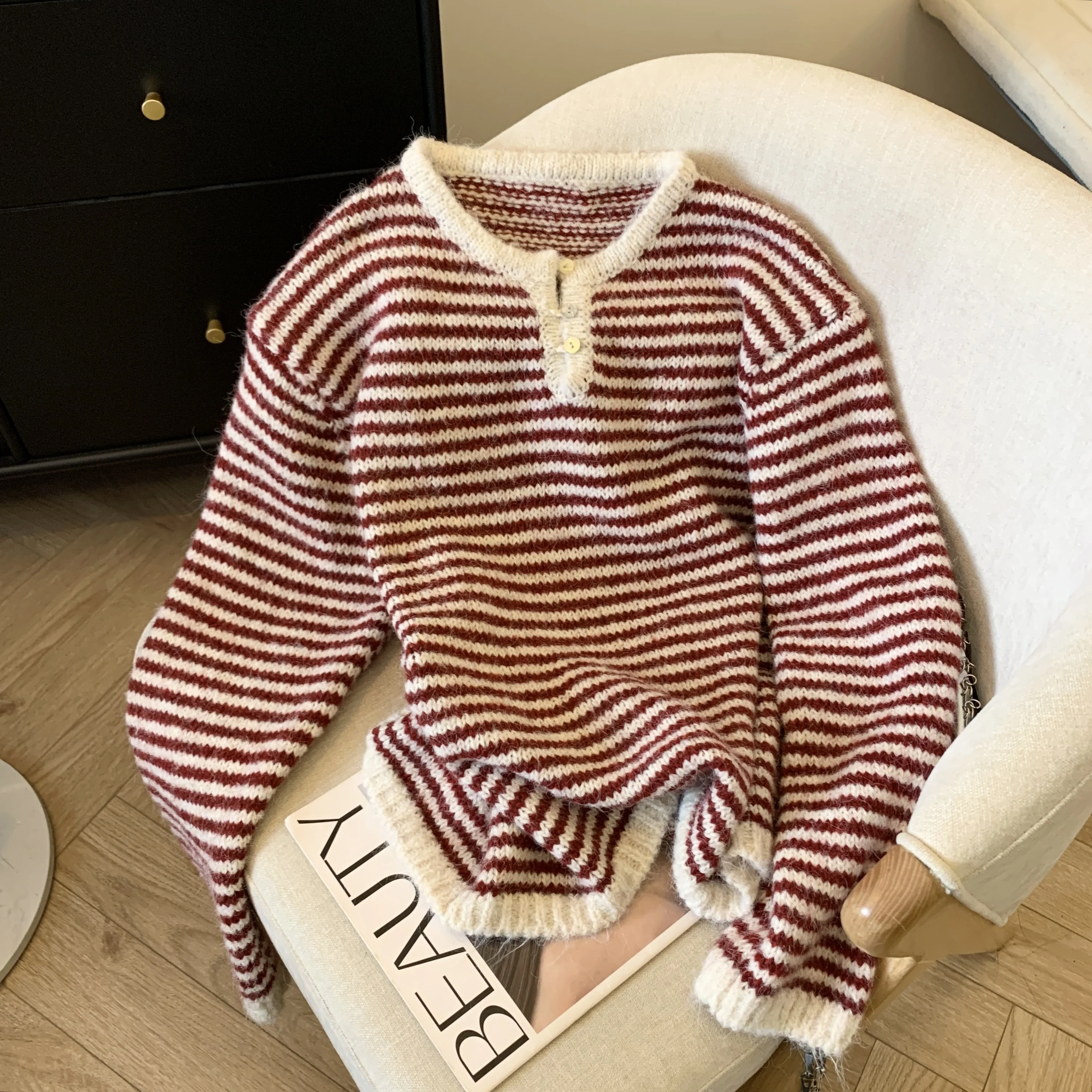 

Women's V-neck Long sleeved Striped Sweater Y2K French Elegant Aesthetics Fashion Vintage Warm Casual Top Sweater Winter Clothes