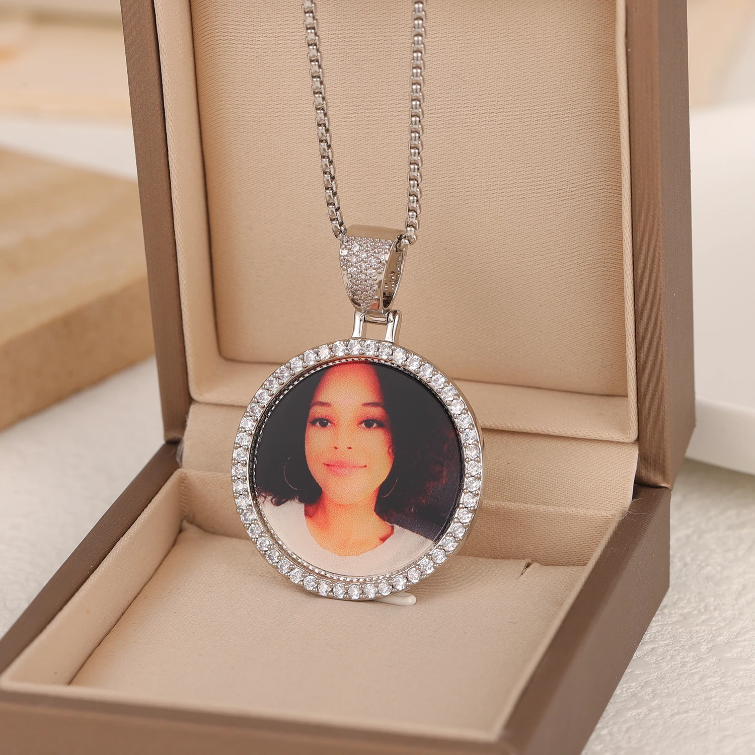 Stainless Steel Customized Textured Names Hip Hop Pendant Cubic Zirconia Emerald Cut Circle Photo Pendant