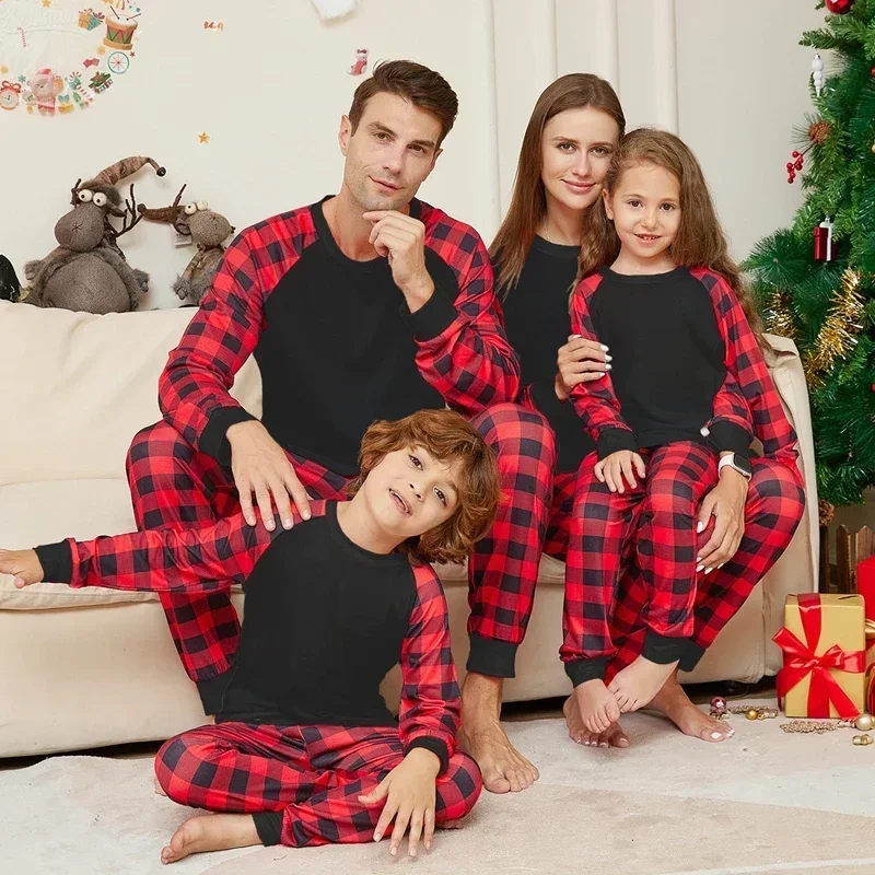 New 2024 Christmas Family Pajamas Set Plaid Patchwork Print Mom Dad Kids Matching Outfits Front Blank Sleepwear Xmas Look Pyjama