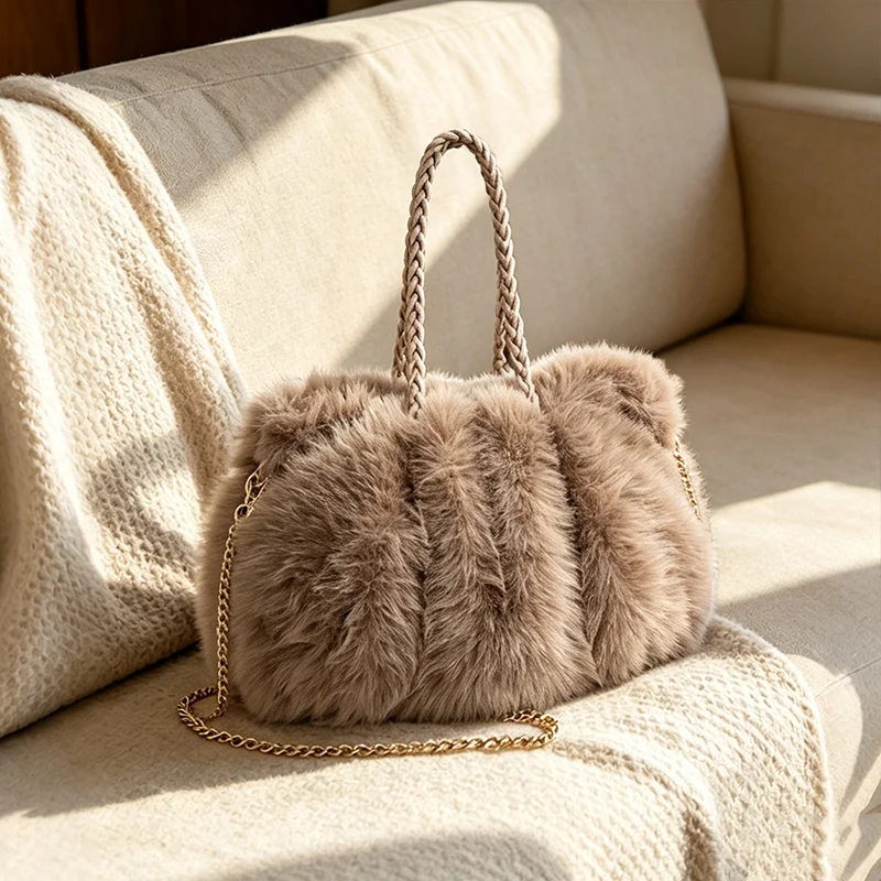 Women's Fashionable Plush Large Capacity Tote Bag High-end Pleated Fur Shoulder Crossbody Bag Commuter Bag with Metal Chain