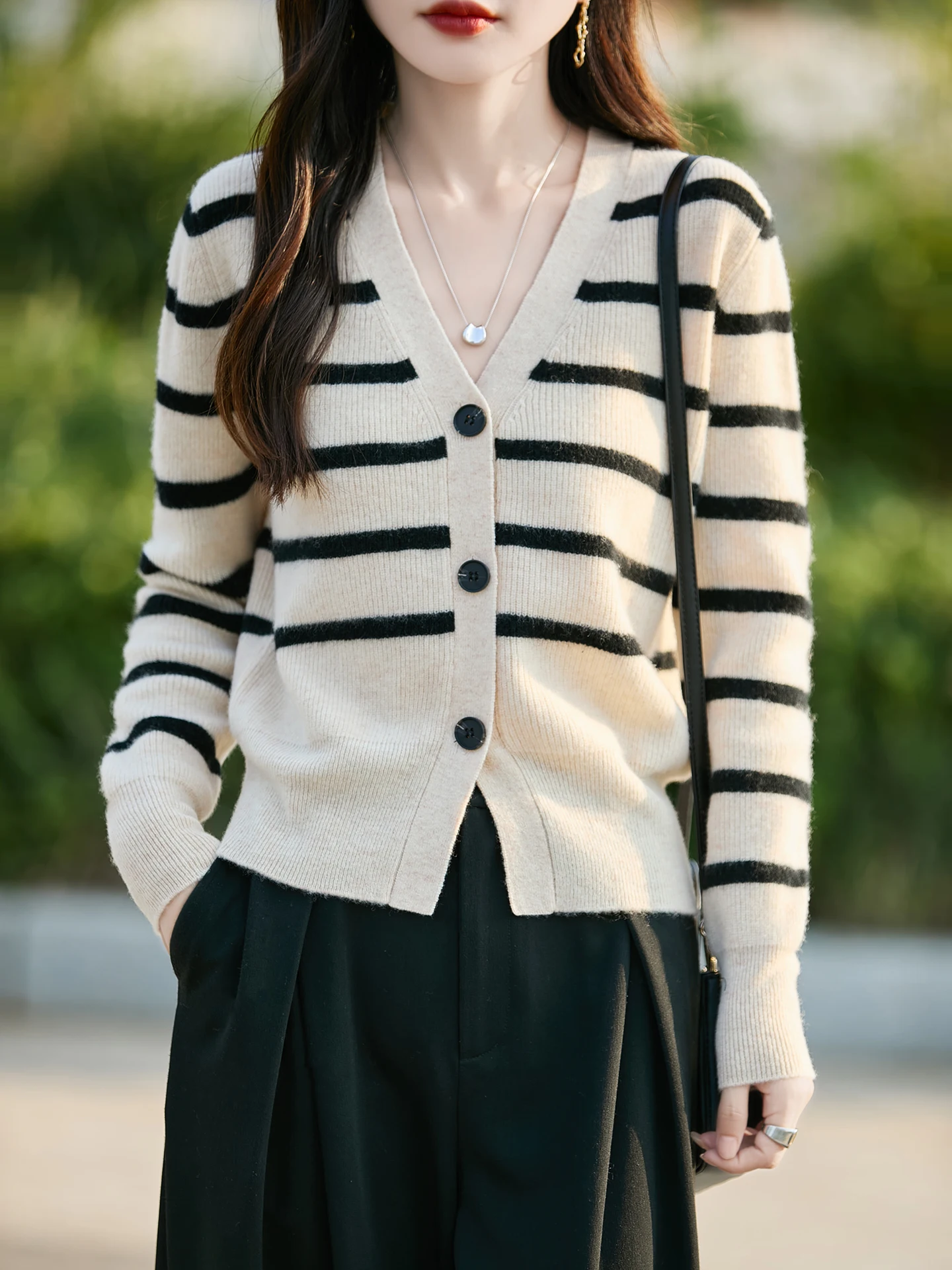 

Autumn Winter Women Wool Sweater V-neck Cardigan Casual Stip 100% Merino Wool Knitwear Long Sleeve Pure Wool Soft Short Clothing