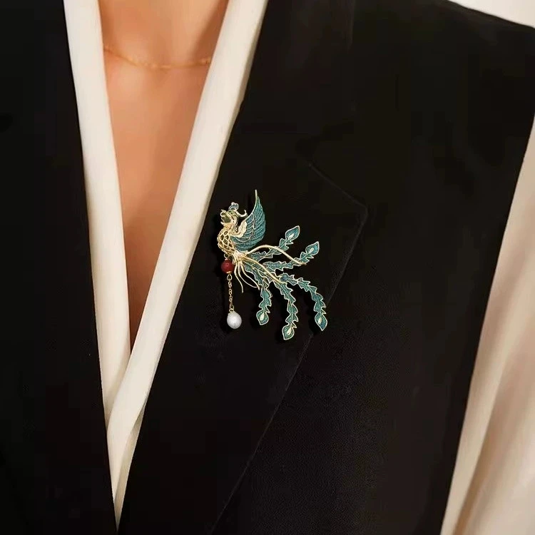 幸運の鳳凰ブローチ、女性の古典的な気質、真珠の胸花、絶妙な中国風のスーツアクセサリー、ブローチ