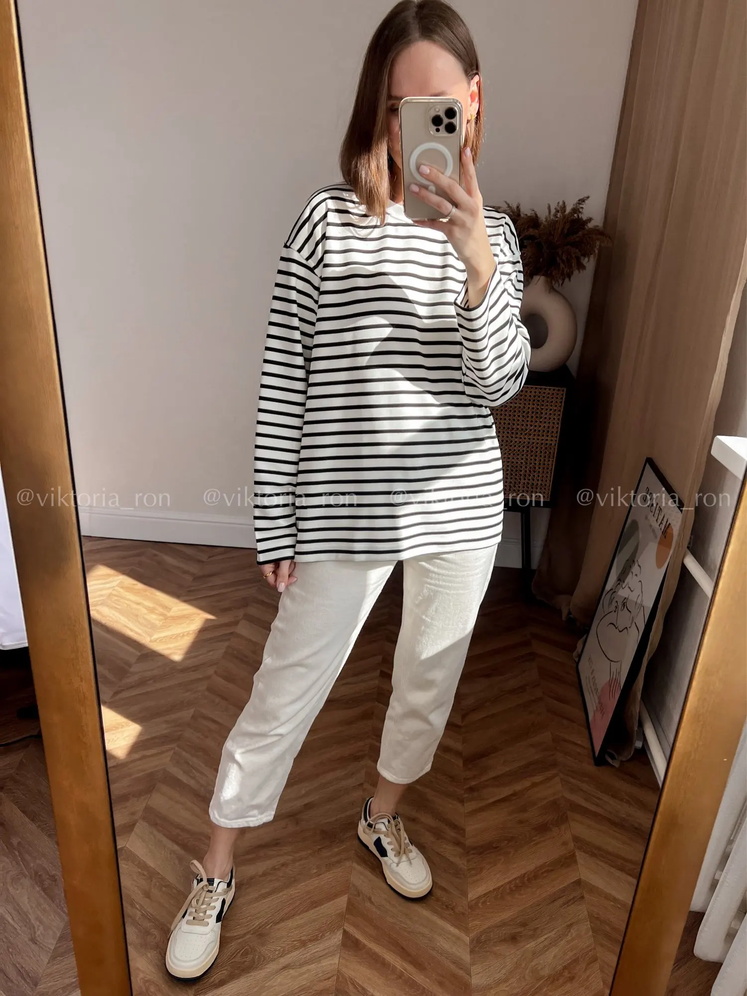 Garaouy 2022 New Spring Women Black White Striped O Neck Casual Tops Long Sleeve Loose Pullover Bottoming T-shirt Female Ladies