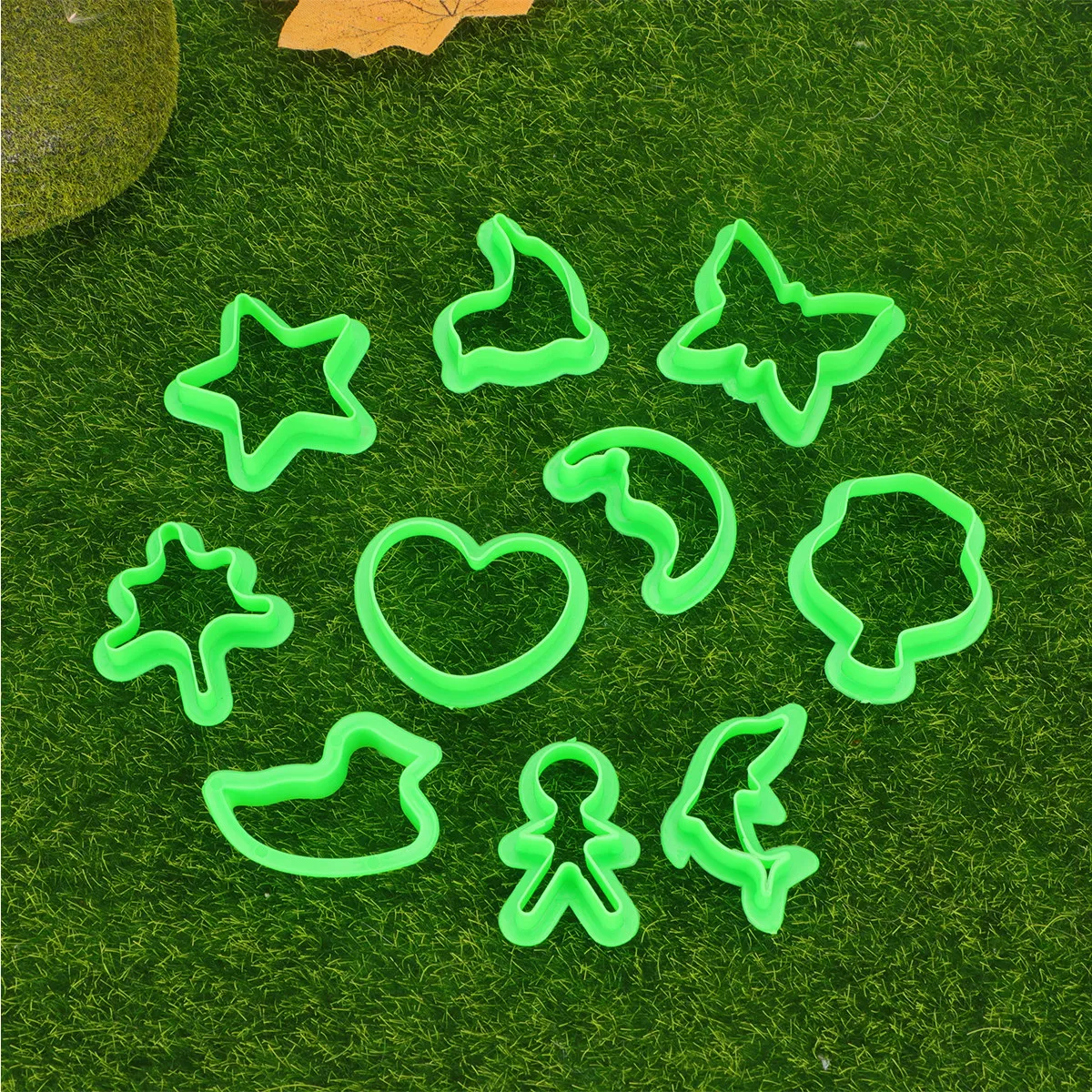 

64Pcs Space Theme Sand Molds Set for Kids Creative Play Beach Sandbox Garden Yard Fine Workmanship Bright Colors Easy-Grip