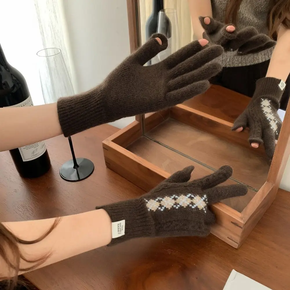 

Fair Island Style Winter Knitted Gloves Red Soft Twists Pattern Gloves Korean Style Warm Crosshatched Pattern Wool Gloves Autumn