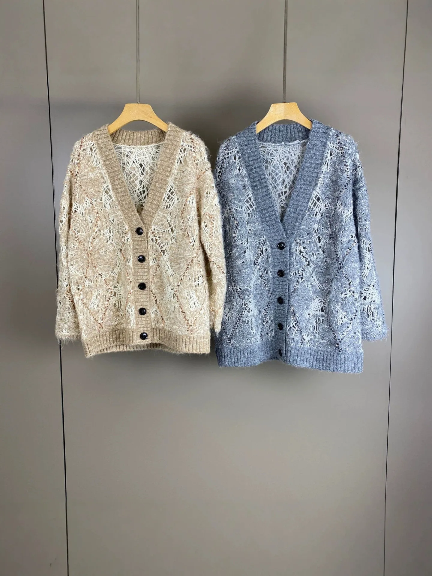 2026Fall/Winter Women's Wool Cut-out Sequin Knit Cardigan