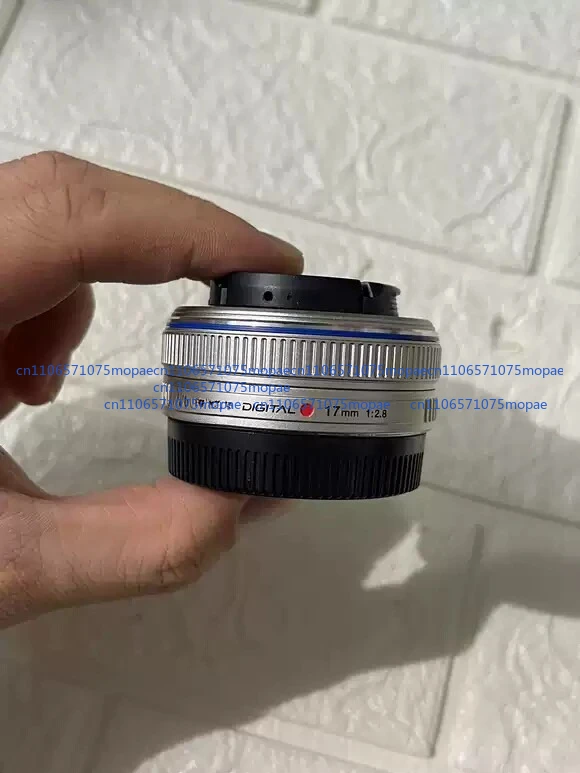 عدسة فضية مستعملة 98% جديدة لكاميرا M.ZUIKO 17 مللي متر f/2.8 بزاوية واسعة لكاميرا أوليمبوس باناسونيك مايكرو 4/3