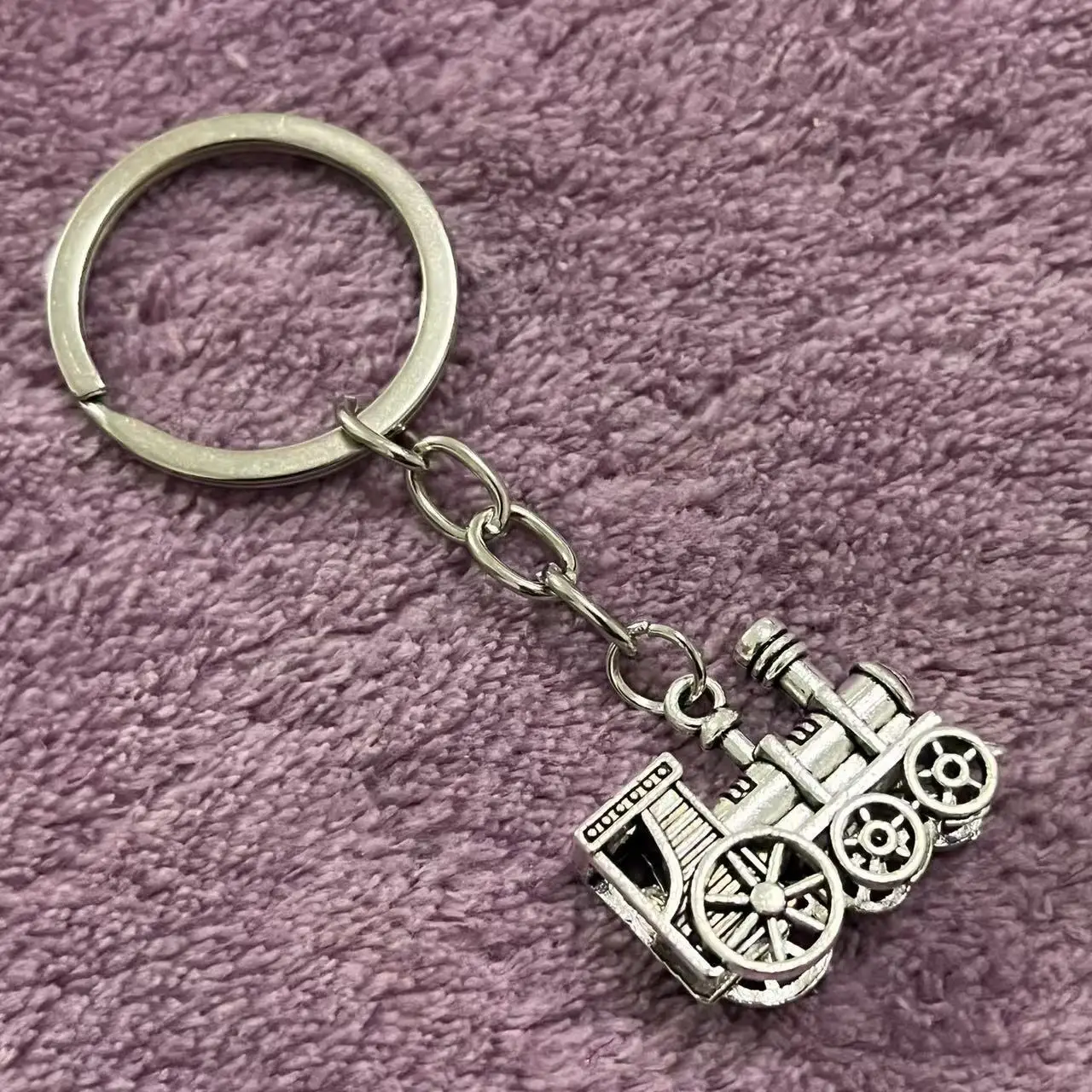 keychain train Model Keychain Men Women Key Chain Party Gift Jewelry Small Car Bag Charm Accessories Key Ring