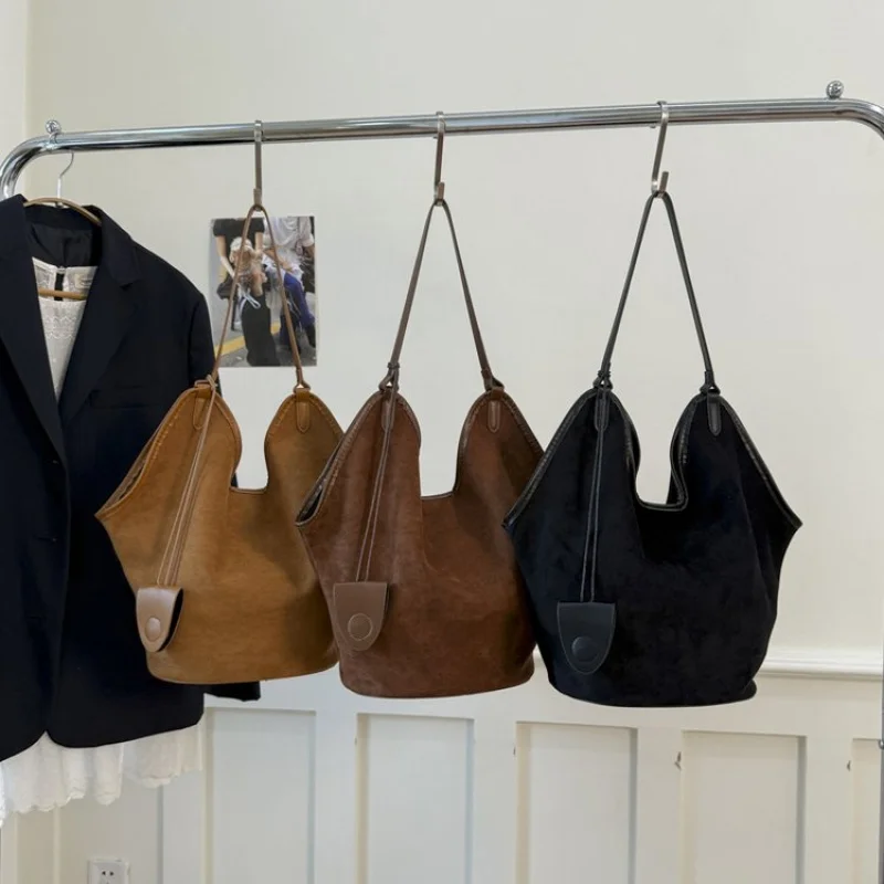 

Famous Designer Women Handbag Elegant Leather Crossbody Bag Shoulder Style Classic Vintage Look