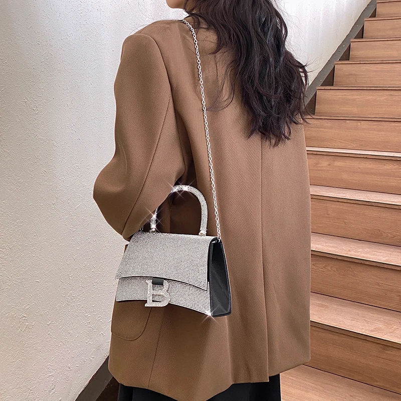 

Chic Women's Leather Crossbody Bag With Shoulder Strap Elegant Classic Messenger Style For Ladies Fashion