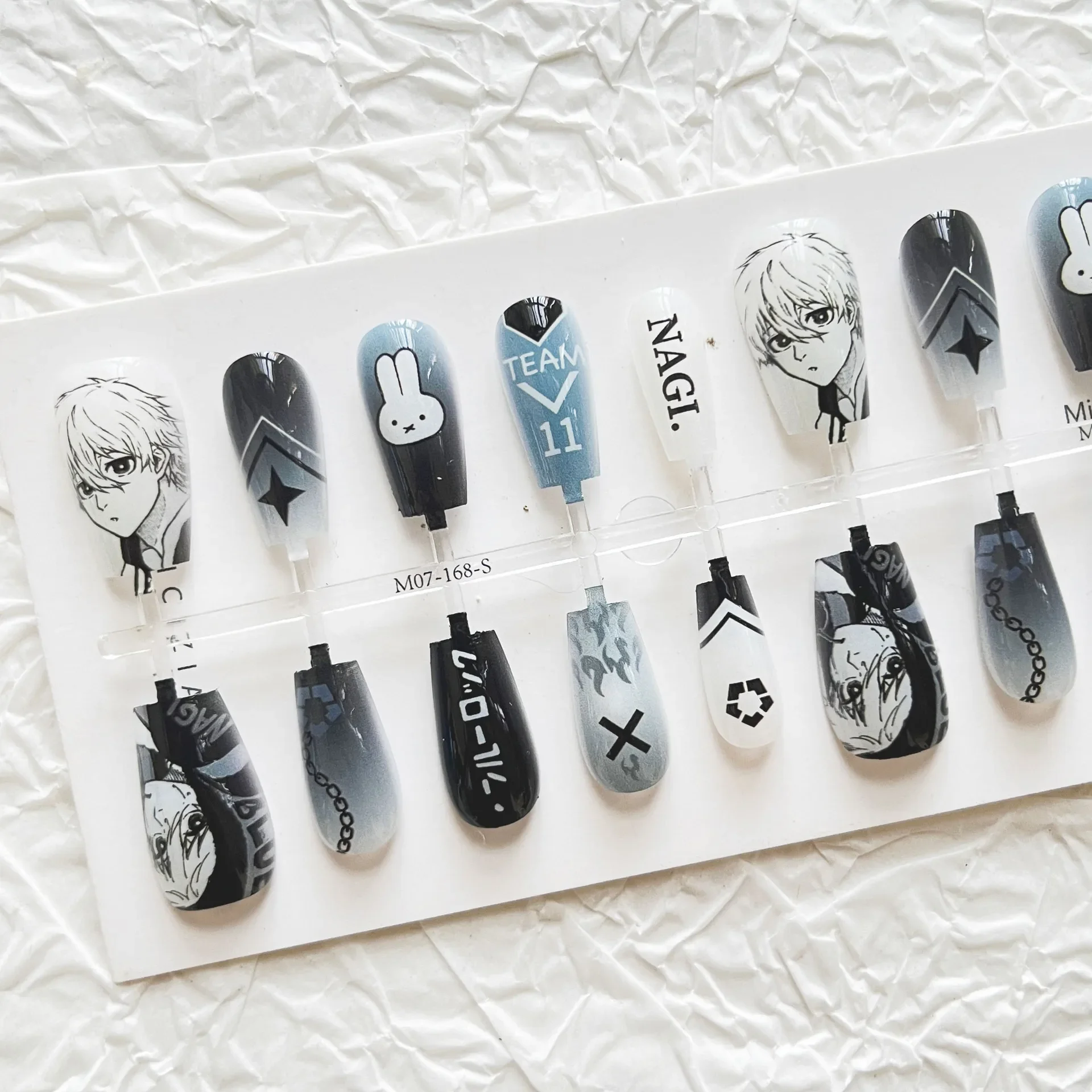 

Chigiri Hyoma Nagi Seishiro Football Anime Otaku Merchant Fake Nails Gradient Blue Rabbit Nail Art Manicure Tips Nail Supplies