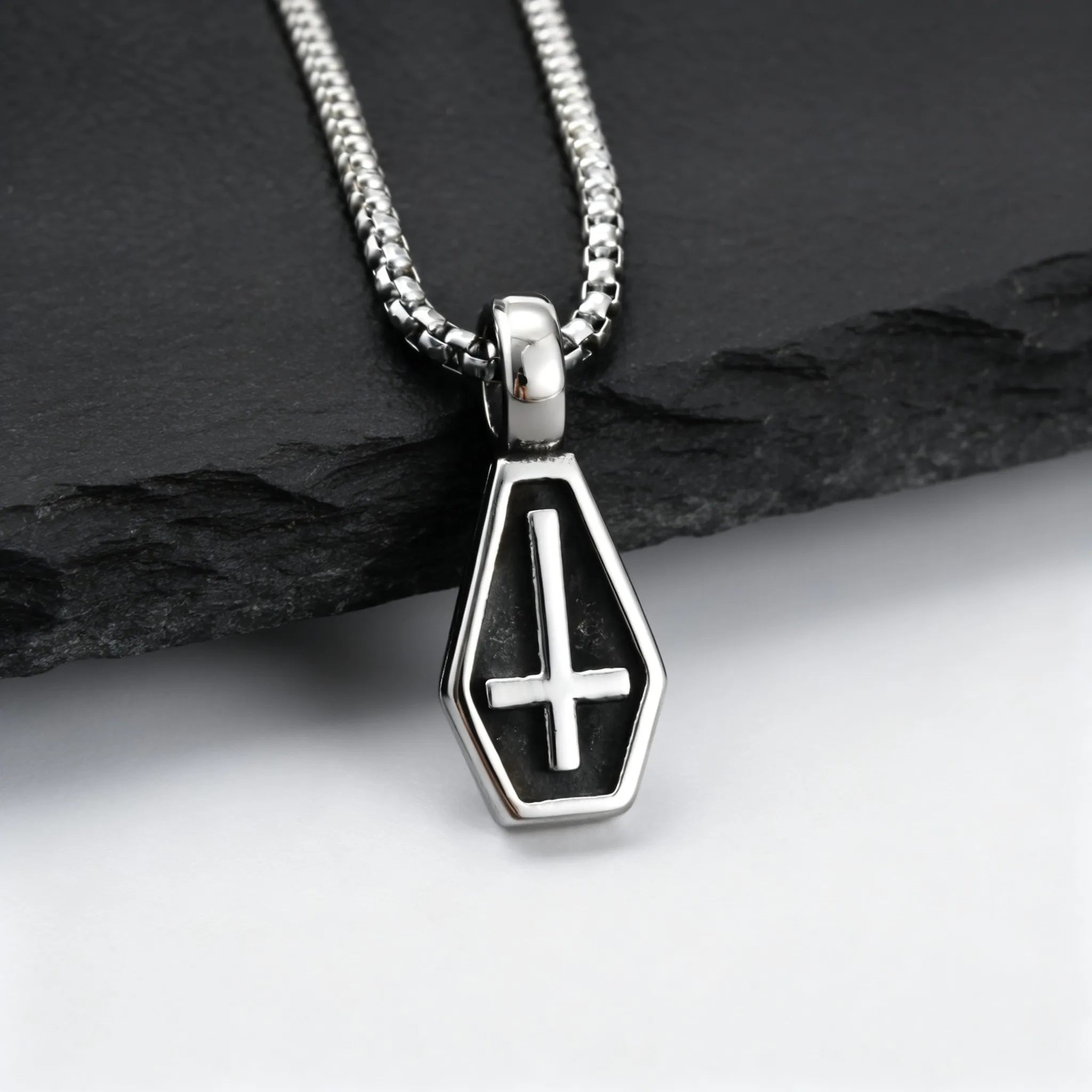 Totenkopf-Umkehrkreuz-Halskette für Männer, Gotischer Edelstahl Antik-Halloween Vintage-Anhänger Halskette Geschenk – Detail 2