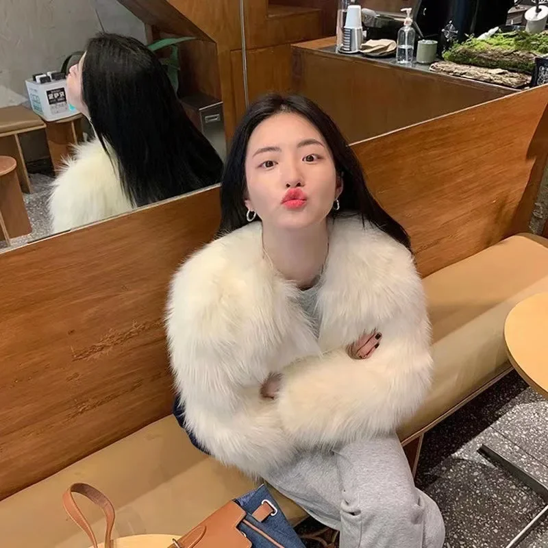 2023 Autumn Fashion Faux Fox Fur Coat Women Korea Fashion Warm Feather Coats Loose Short Outercoat Lady Party Elegant Outfits