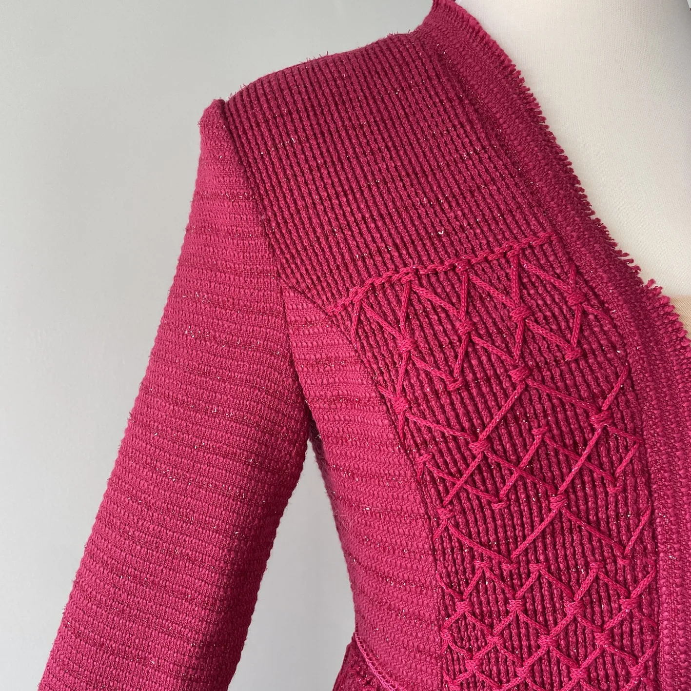 Vestido feminino com decote em v profundo, manga comprida, cintura alta, trança plissada, ombro largo, moda traf, design de nicho vietnamita, vestido bodycon