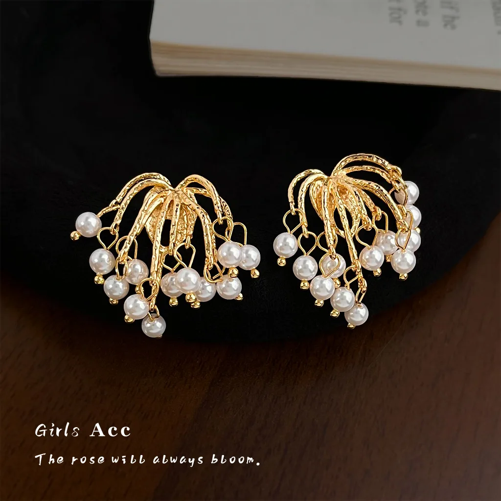 

2026 Spring French Vintage Pearl Tassel Earrings Exaggerated Drop Earrings Luxury Fashion Earrings for Women Best Seller