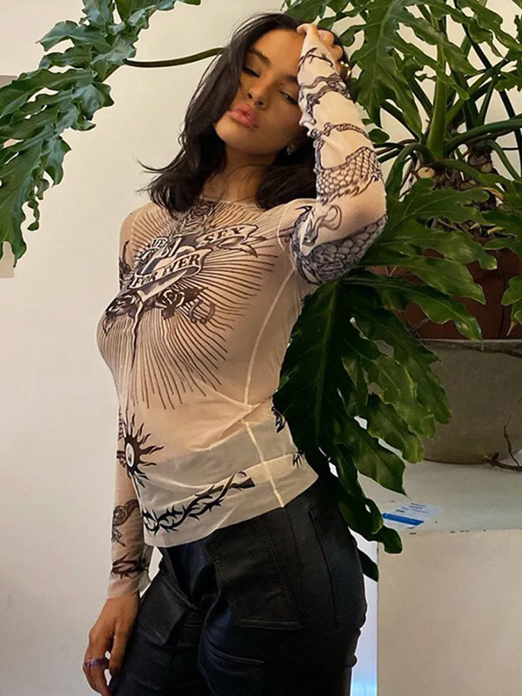 تي شيرت جرافيك للسيدات ملابس الجرونج بأكمام طويلة Y2k شبكة شفافة من خلال Camisetas تي شيرت مثير ملابس الشارع الشهير Slimfit Ropa De Mujer