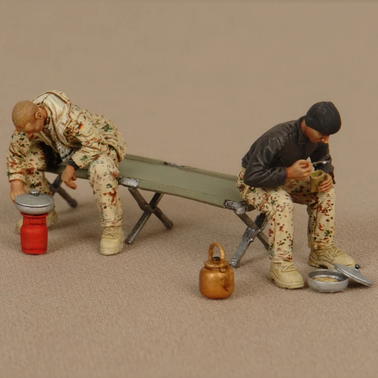 

1/35 Resin Soldier Model Camp Dining Soldier Model Handmade 694