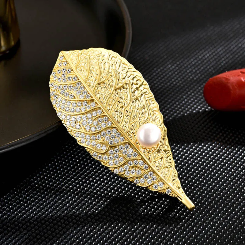 

Fashion Leaves Titanium Steel Micro-Inlaid AAA Zircon Silver Needle Luxury Retro Pearl Brooch