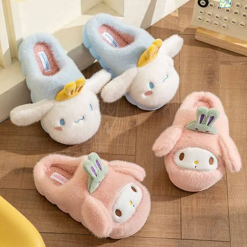 รองเท้าแตะผ้าฝ้ายลายคิตตี้และคุโรมิ น่ารัก สไตล์อนิเมะ สำหรับฤดูใบไม้ร่วงและฤดูหนาว รองเท้าการ์ตูนใส่ในบ้าน กันลื่น อุ่นสบาย เหมาะเป็นของขวัญ