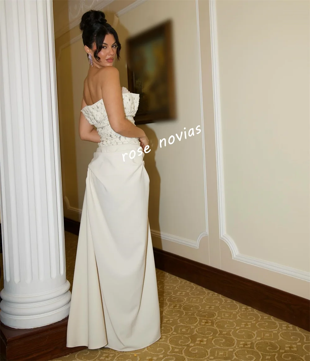 Maßgeschneiderte, hochwertige, formelle Abendkleider mit Perlen und Falten, lange Kleider, maßgeschneiderter Anlass, elegante Party, Hochzeit, Verlobung