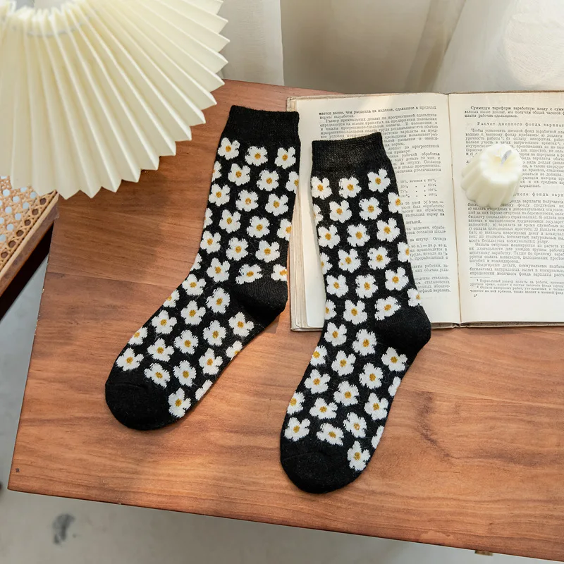 Women Black White Wool Socks Female Winter Warm Japanese Style Ladies Socks Plaid Retro Check Flower Print Harajuku Girls Sock