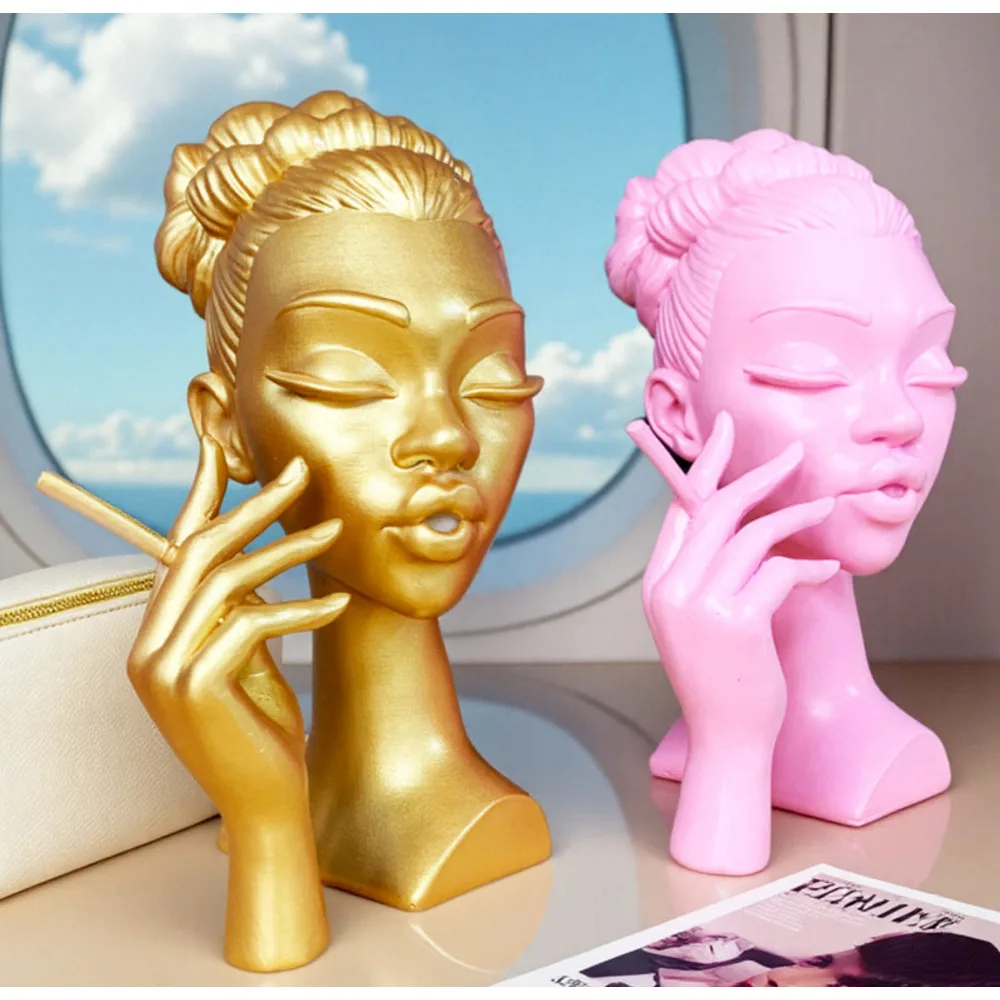 

Modern Home Decor Figurine Elegant European Style Craft for Living Room Wine Cabinet Display Minimalist Art Ornament