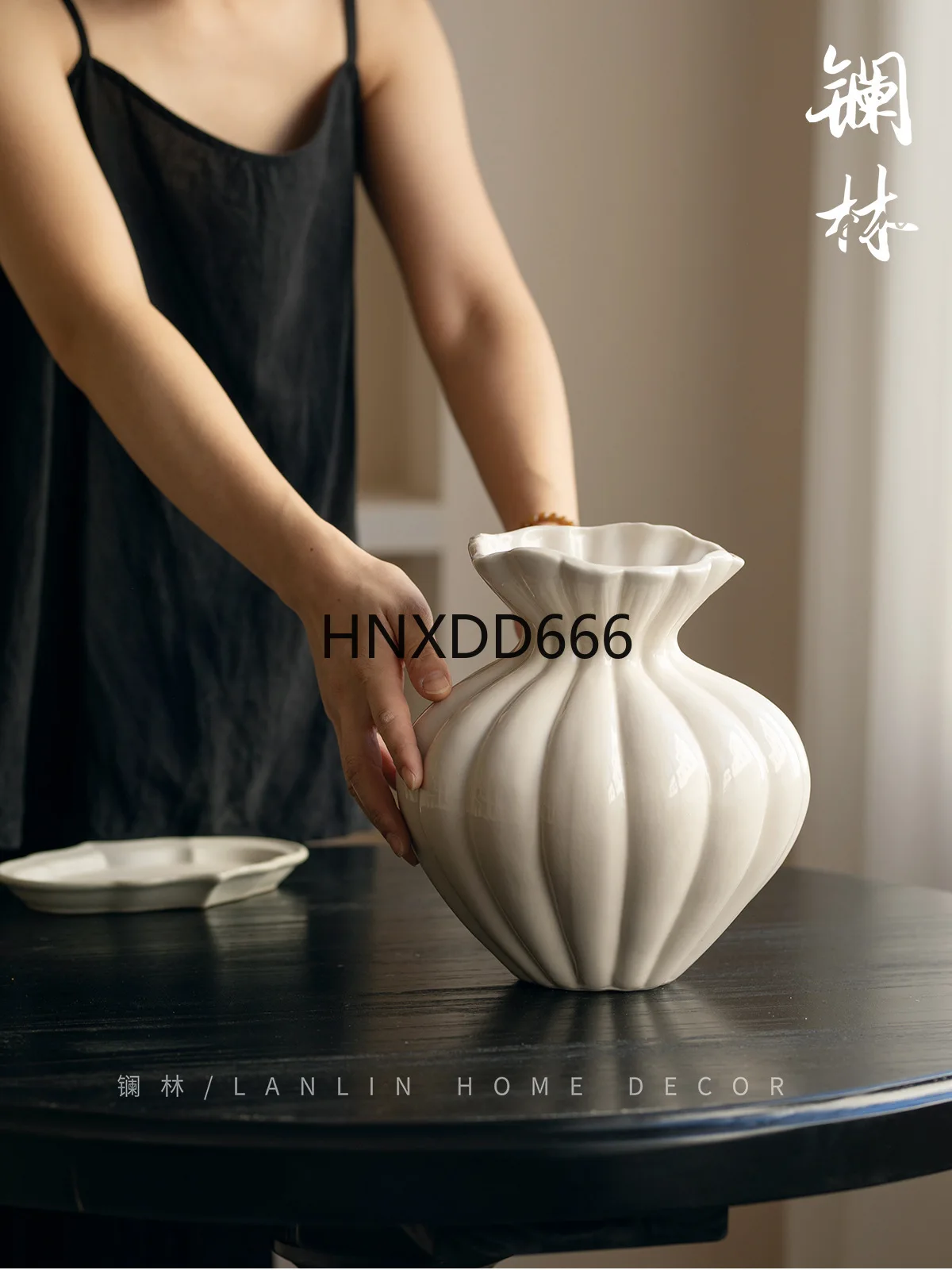 مزهرية زهور تويست هندسية صينية جديدة من Lanthanum Forest حديثة وبسيطة لتناول الطعام وغرفة المعيشة نموذج غرفة المبيعات والمكتب على الطراز الفرنسي