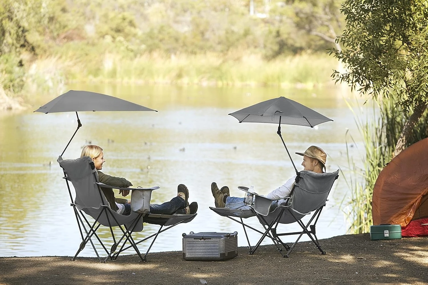 

Reclining Beach Chair，Put your feet up with the detachable footrest and relax with the Recliner Chair