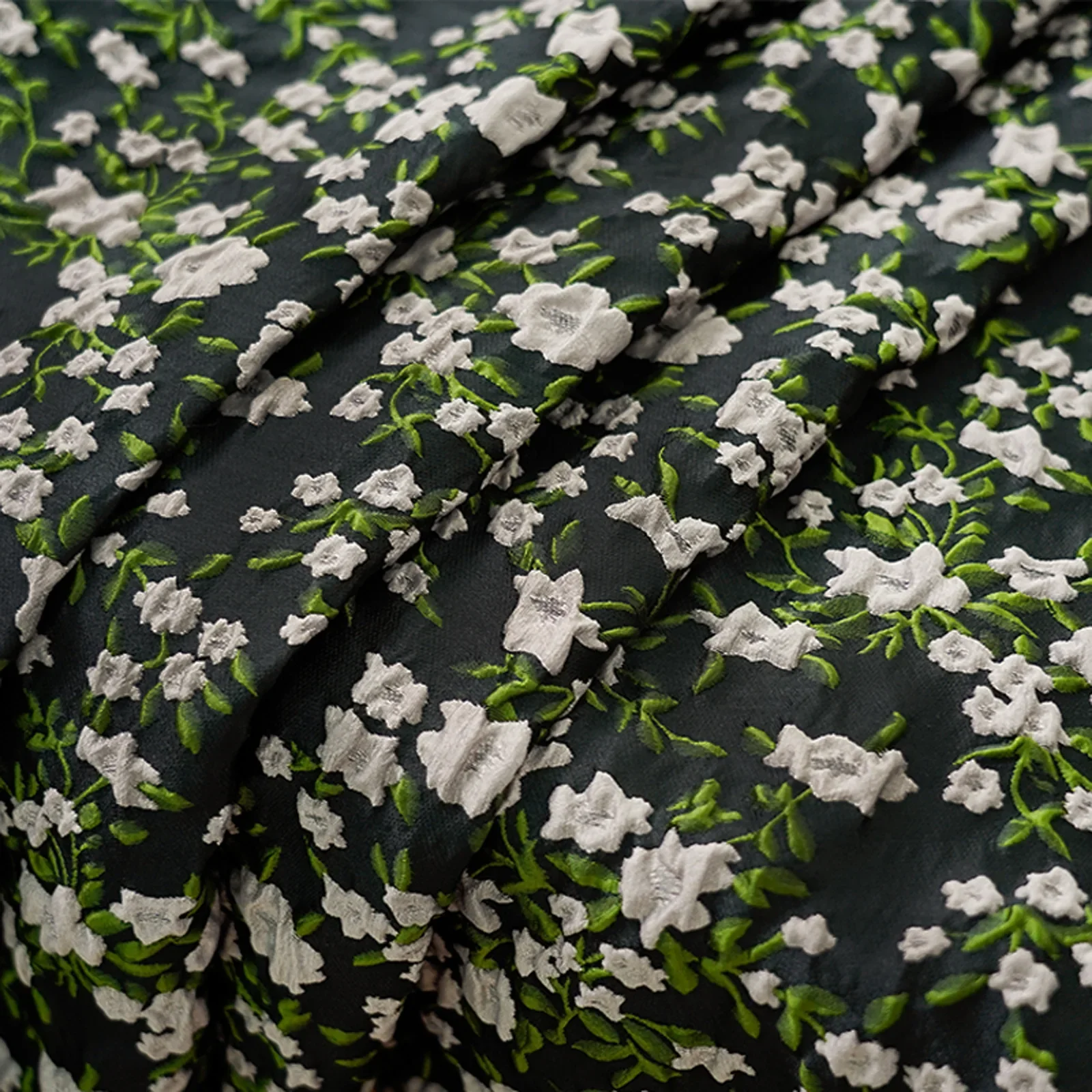 Tessuto jacquard in rilievo floreale piccolo nero elegante da 1 metro, abito retrò, gonna soffice, borsa, tessuto da cucito decorativo