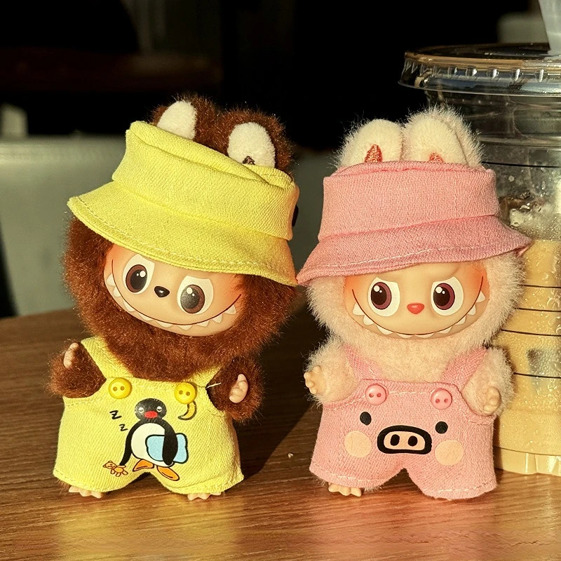 

Новый наряд для куклы 4-го поколения Mini LABUBU 4,0 Pin For Love Series 10 см Ретро фартук с надписью и прозрачным вязаным шарфом