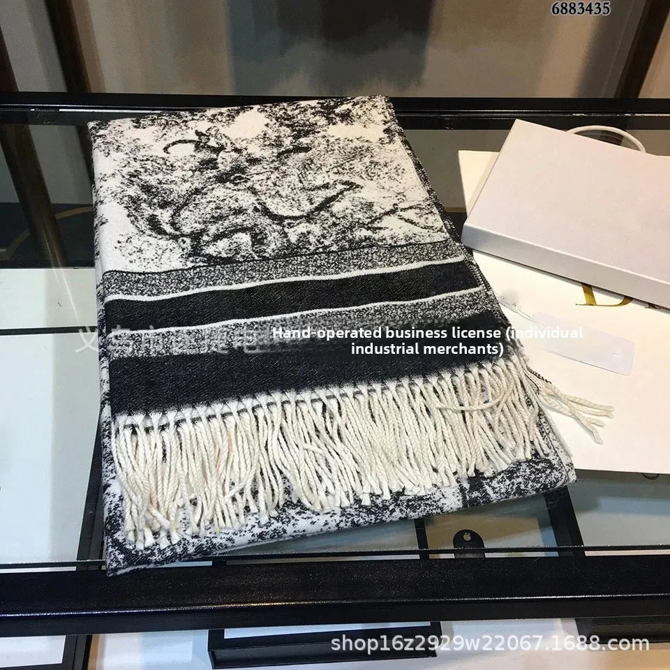 خريف شتاء نمط جديد كبير المشاهير الطفل يانغ يينغ الحيوان طلاء حبر شرابة المرأة وشاح شال الدفء الصيف الصين