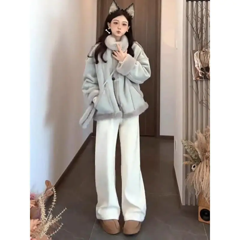 เสื้อแจ็คเก็ตผู้หญิงบุหนาสำหรับใส่กลางแจ้งในชีวิตประจำวัน  คอปกขนสัตว์ แจ็คเก็ตสั้นทรงหลวม เสื้อโค้ทหนาสำหรับฤดูหนาว เสื้อคอสูง