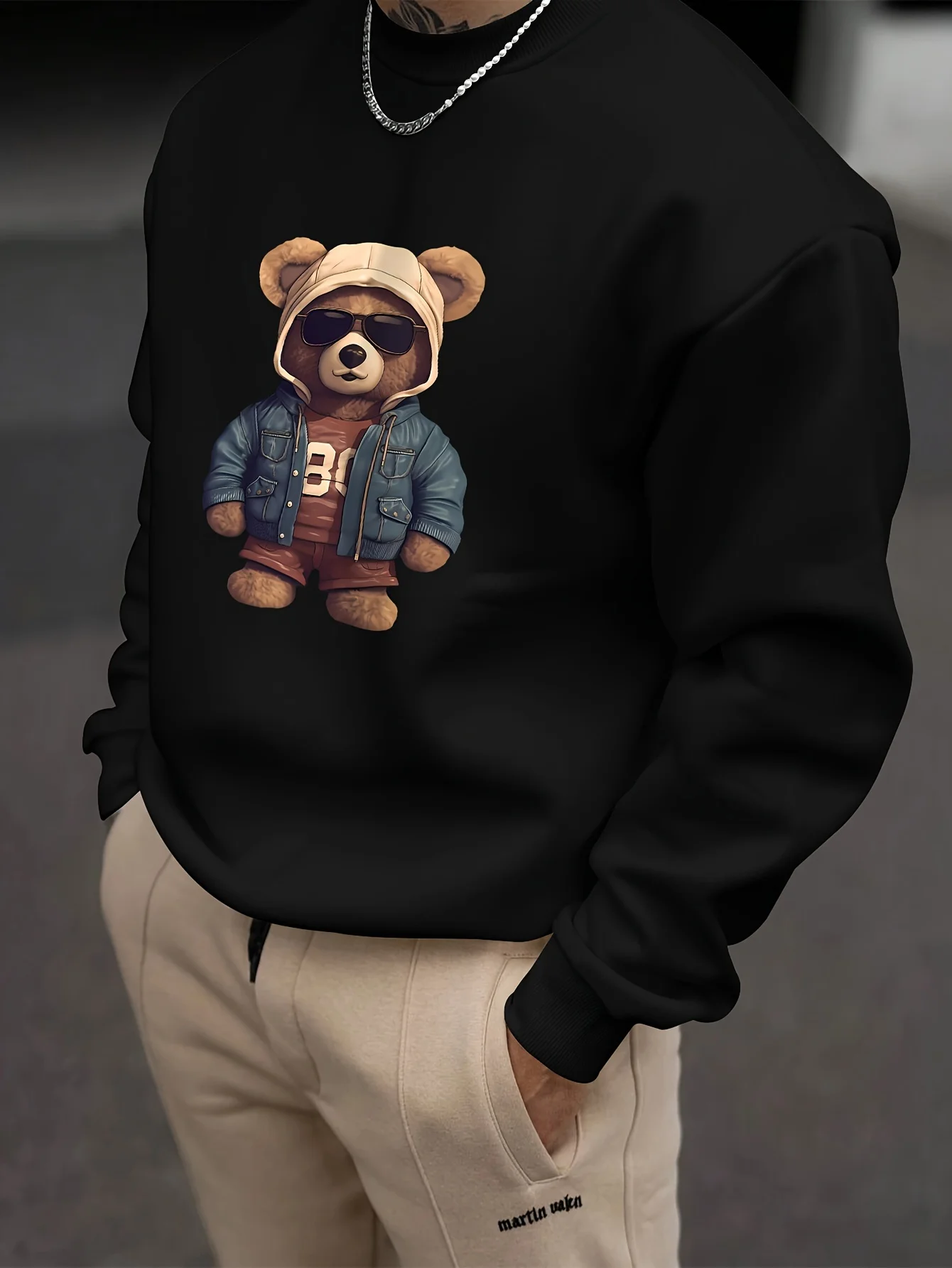 The new men's round-neck sweatshirt for Spring and Autumn 2025 features a casual fashionable and comfortable 3D pattern print