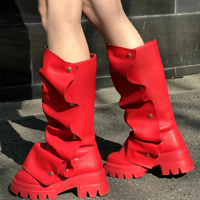 

Красные сапоги до колена на платформе с круглым носком и металлическими заклепками, женские зимние сапоги до колена на толстой подошве 2026, модные сапоги на массивном каблуке
